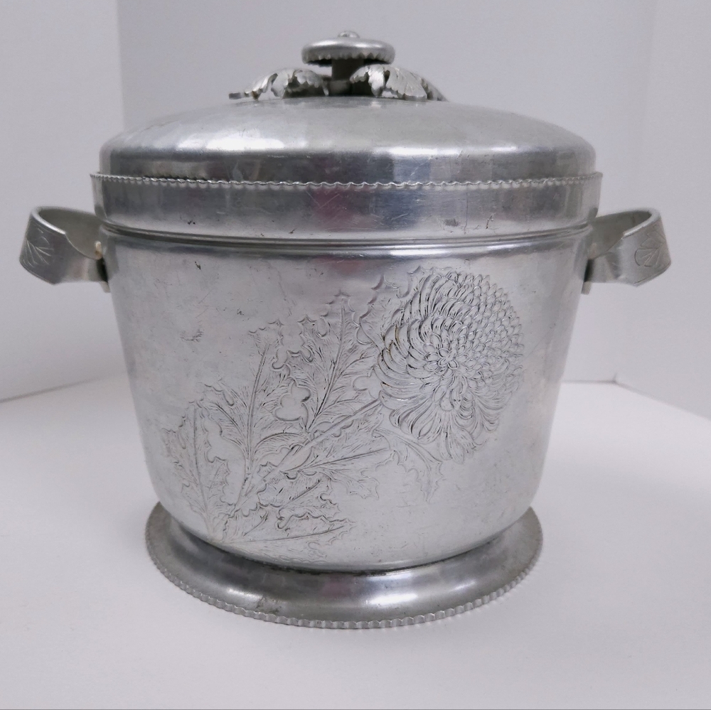 Vintage 1950s Continental Hammered Aluminum Chrysanthemum Ice Bucket - Picture 2 of 15